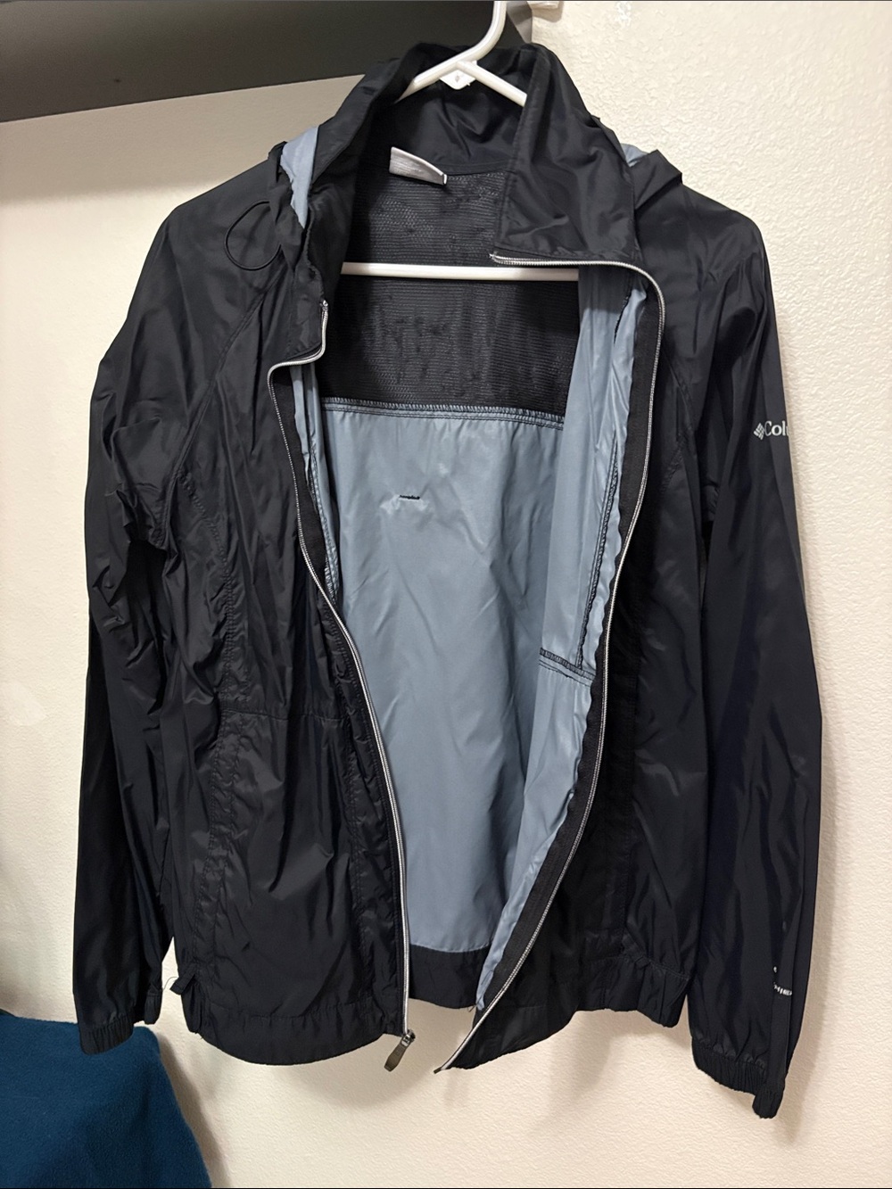 Columbia Black Women’s Sz Large Waterproof Packable Raincoat with Hood NWOT